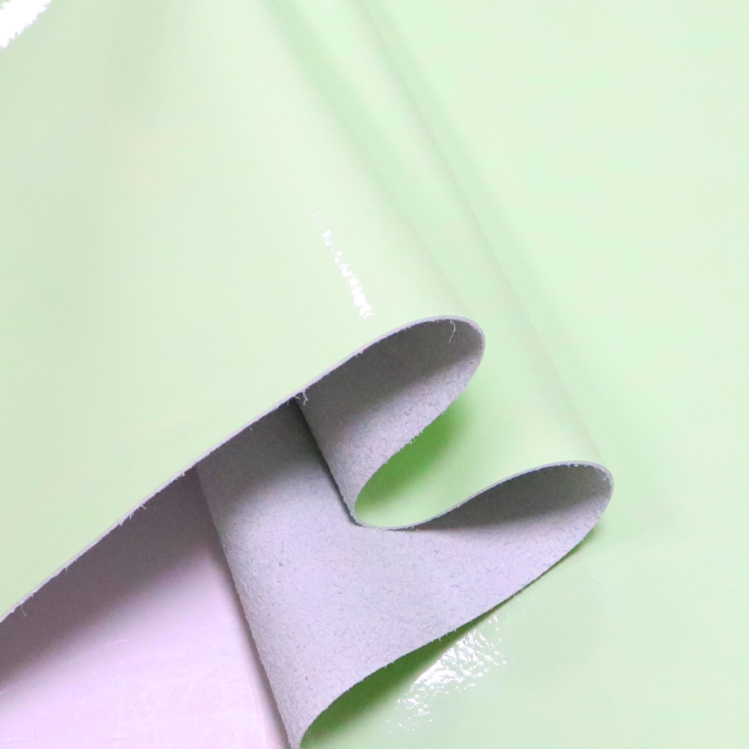 Qual é melhor: couro artificial ou couro PU?